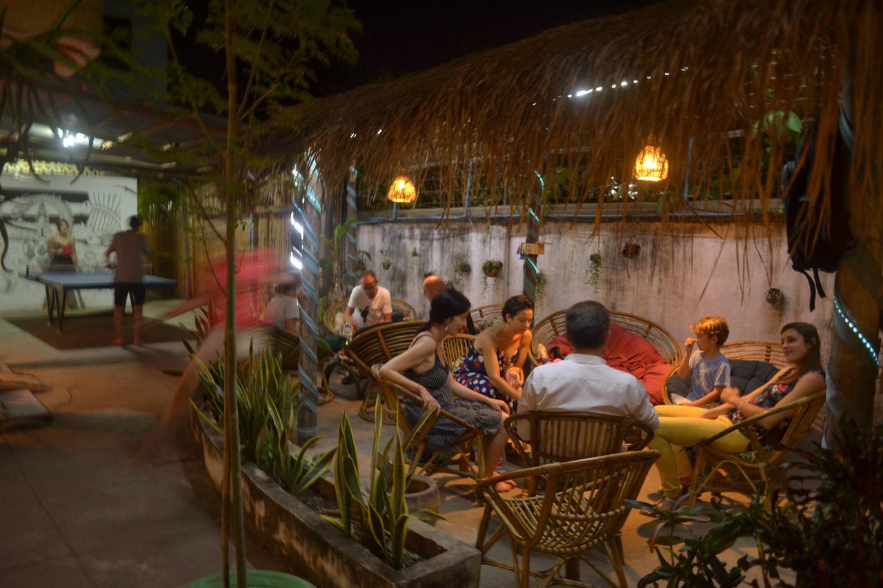 Hostel Here Be Dragons Battambang Exterior foto