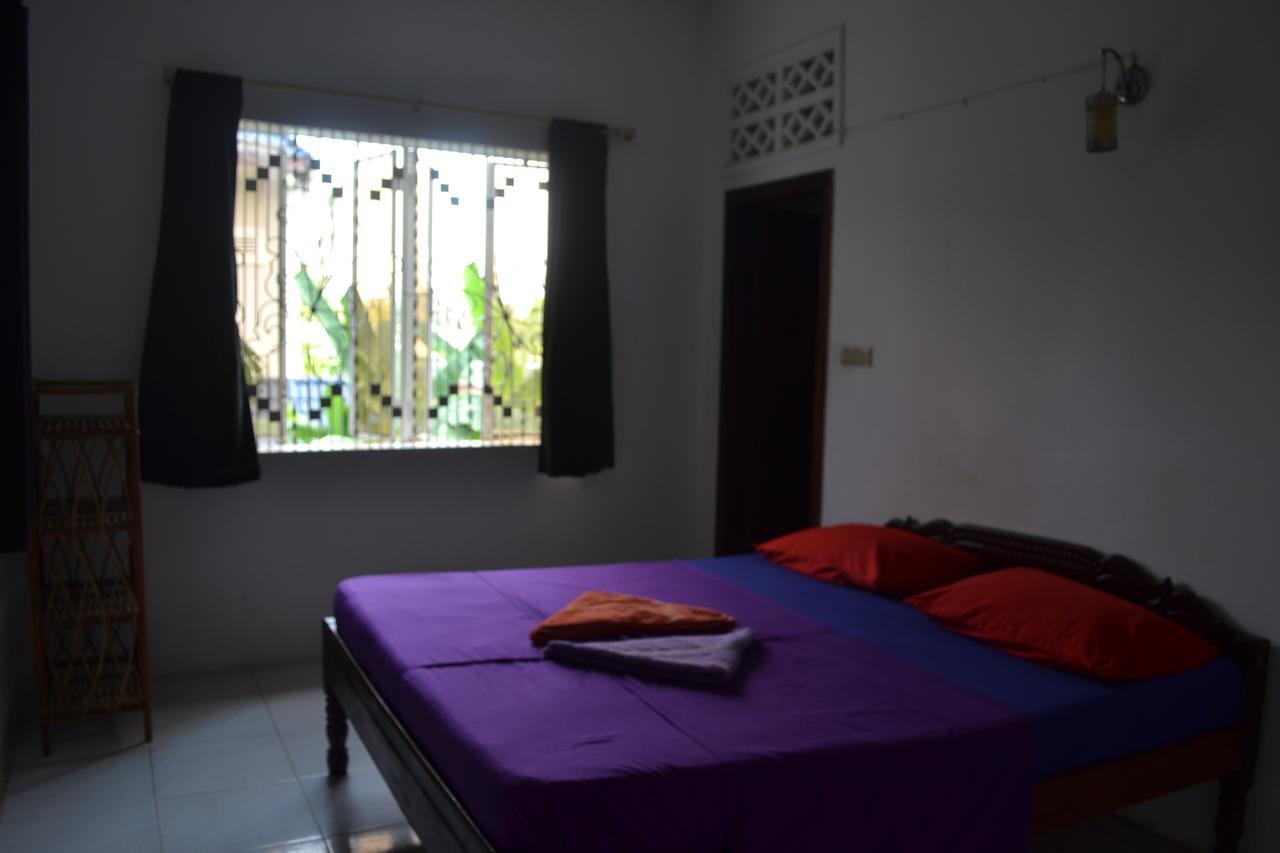 Hostel Here Be Dragons Battambang Exterior foto