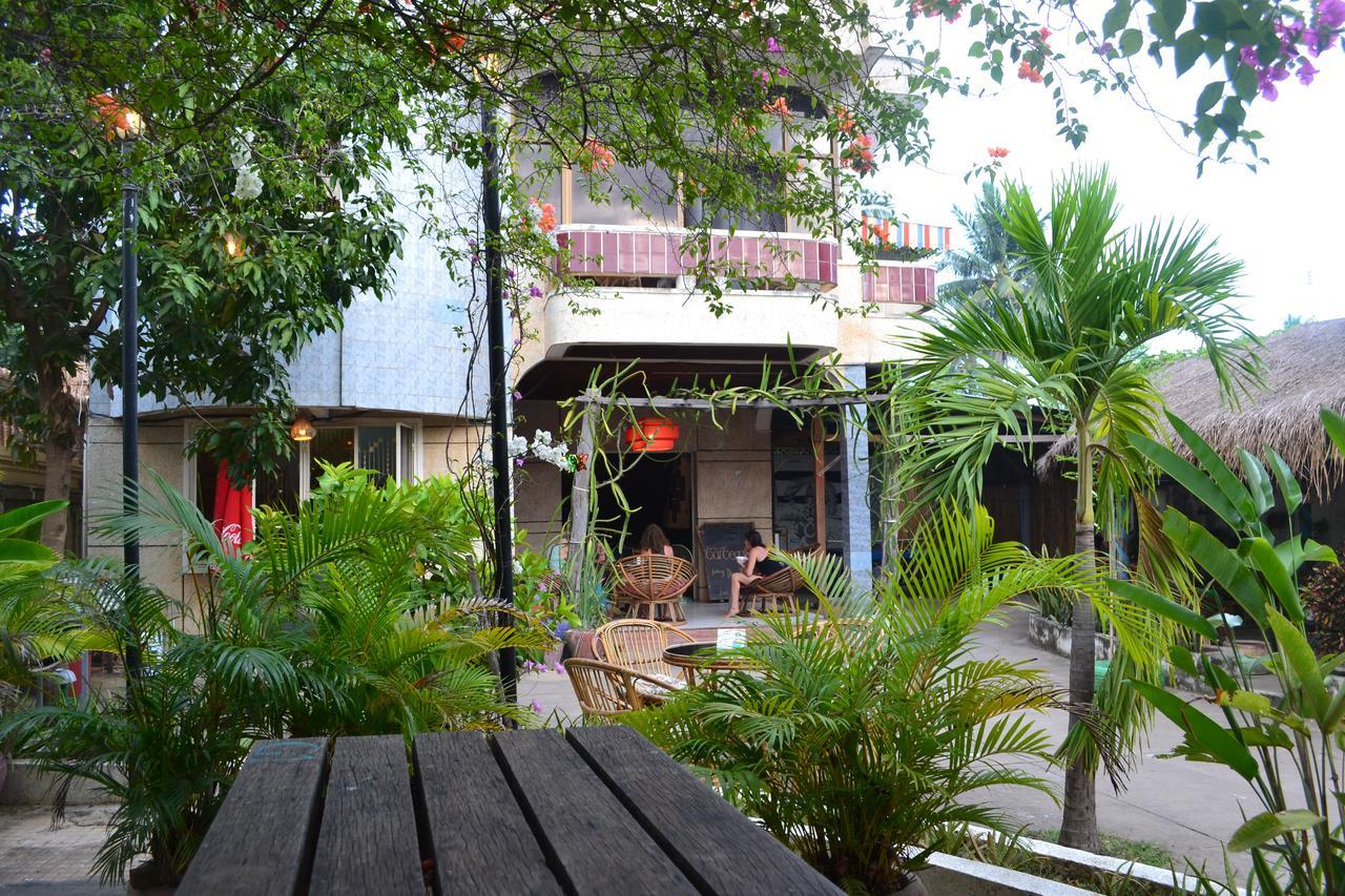 Hostel Here Be Dragons Battambang Exterior foto